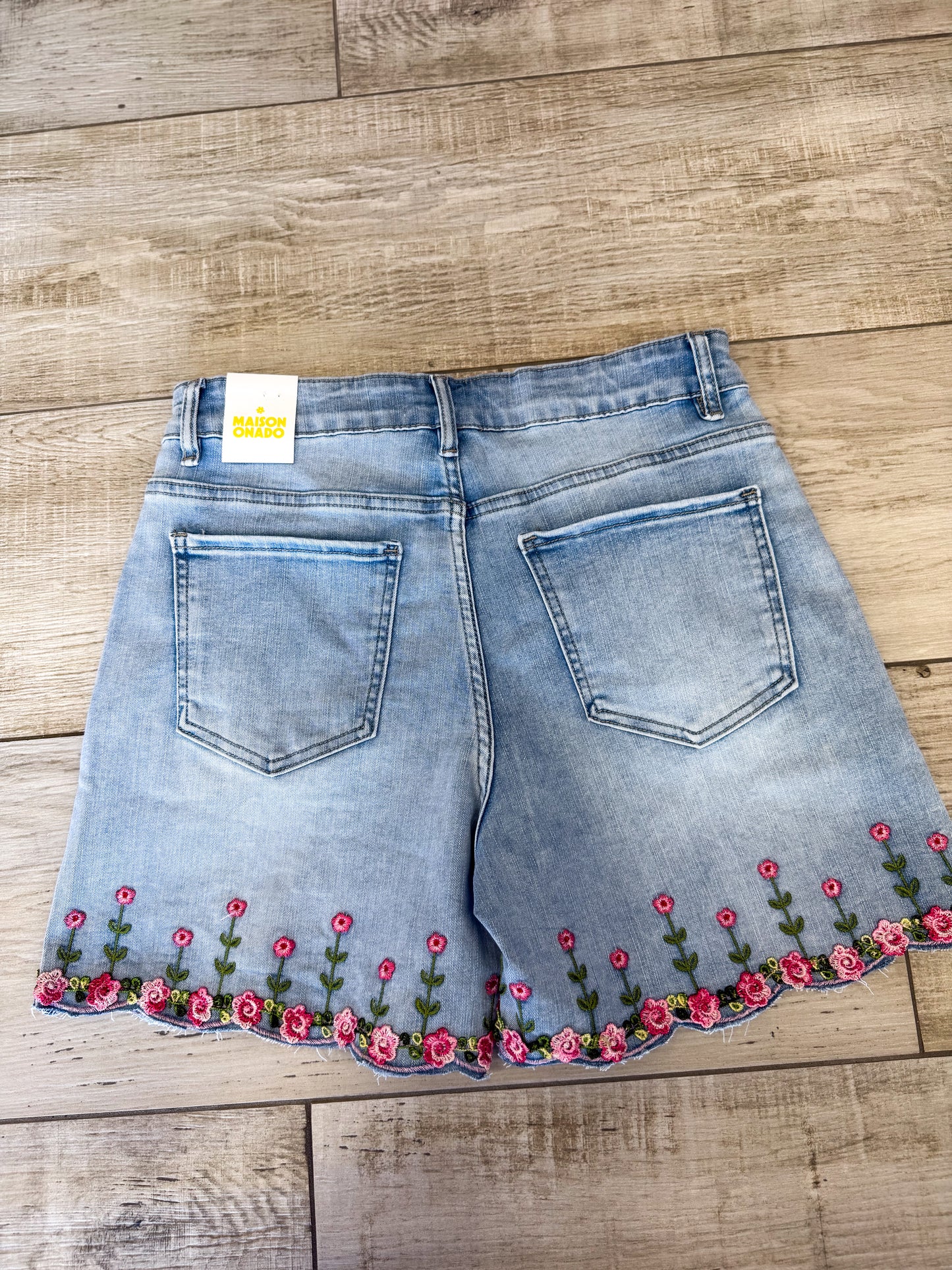 Jeans Shorts mit Blumenstick 70192