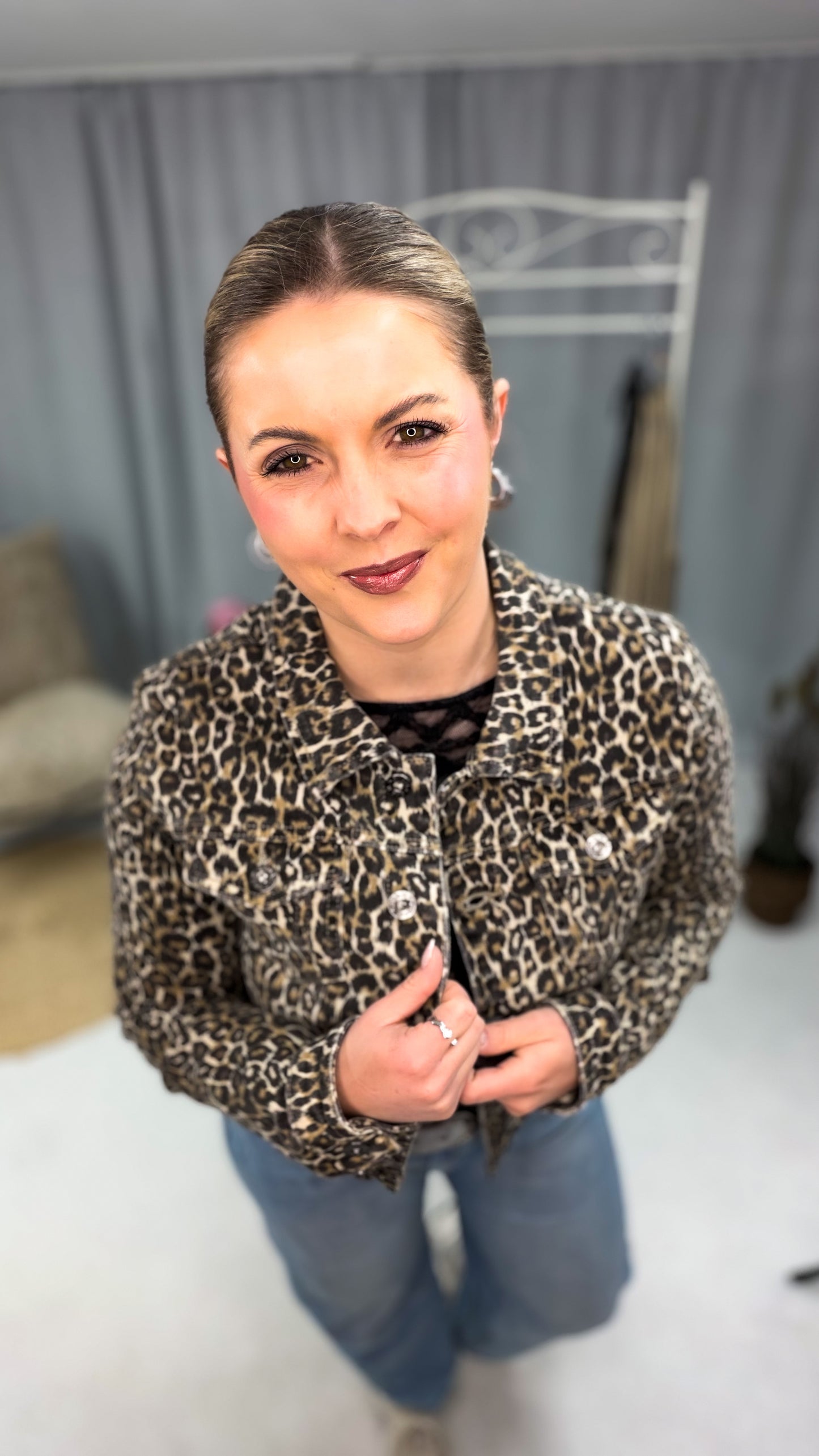 Jeansjacke im Leoprint (63844)