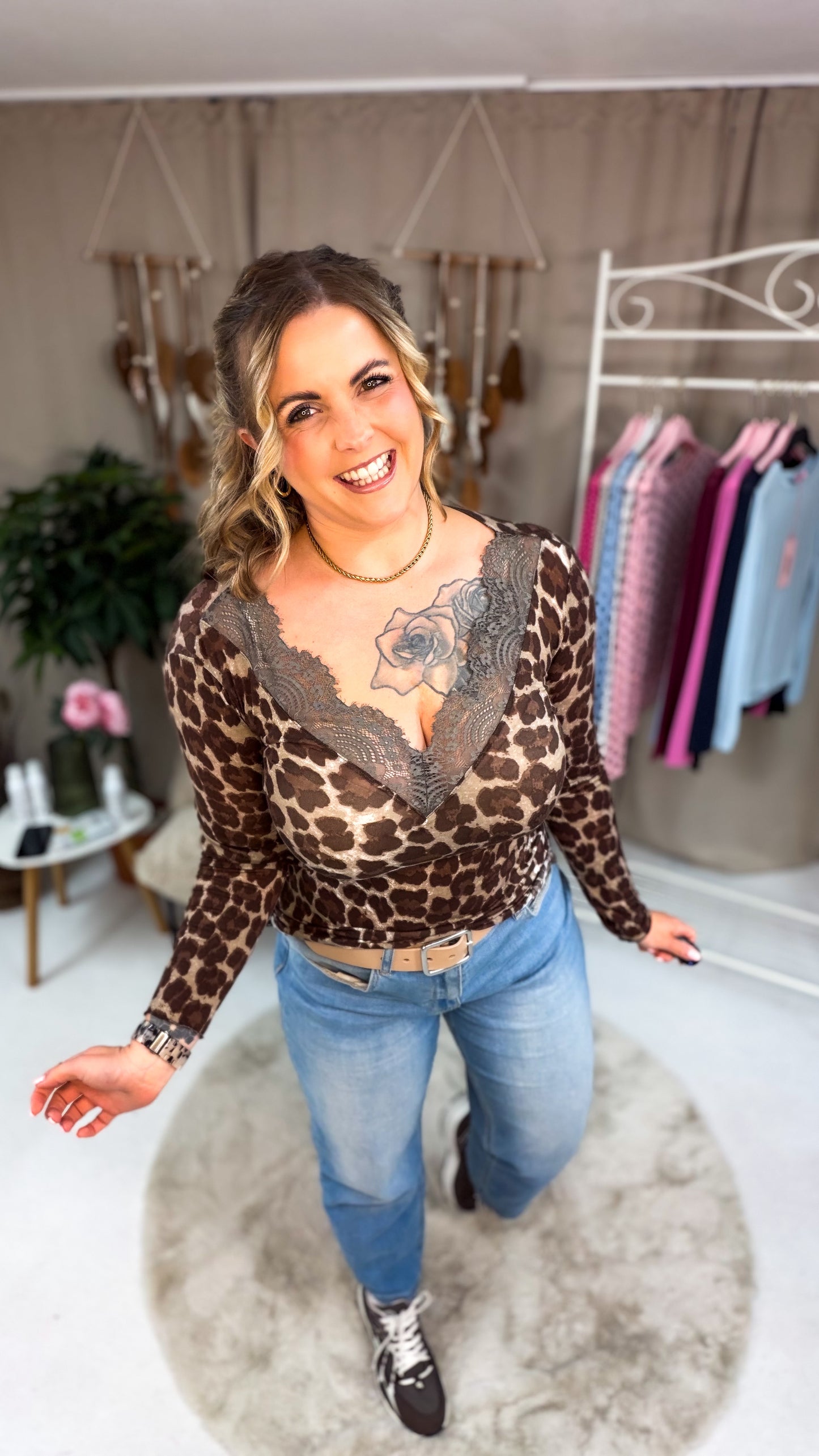Leoprint Shirt mit Spitze, V-Ausschnitt (70042)