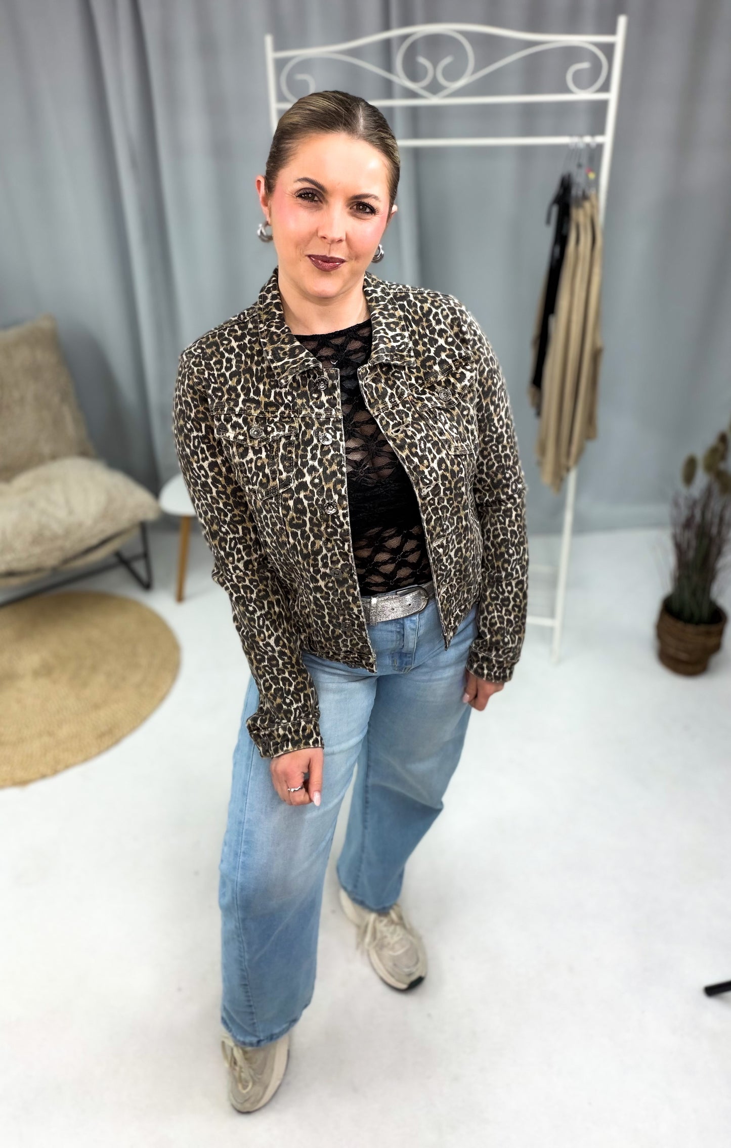 Jeansjacke im Leoprint (63844)